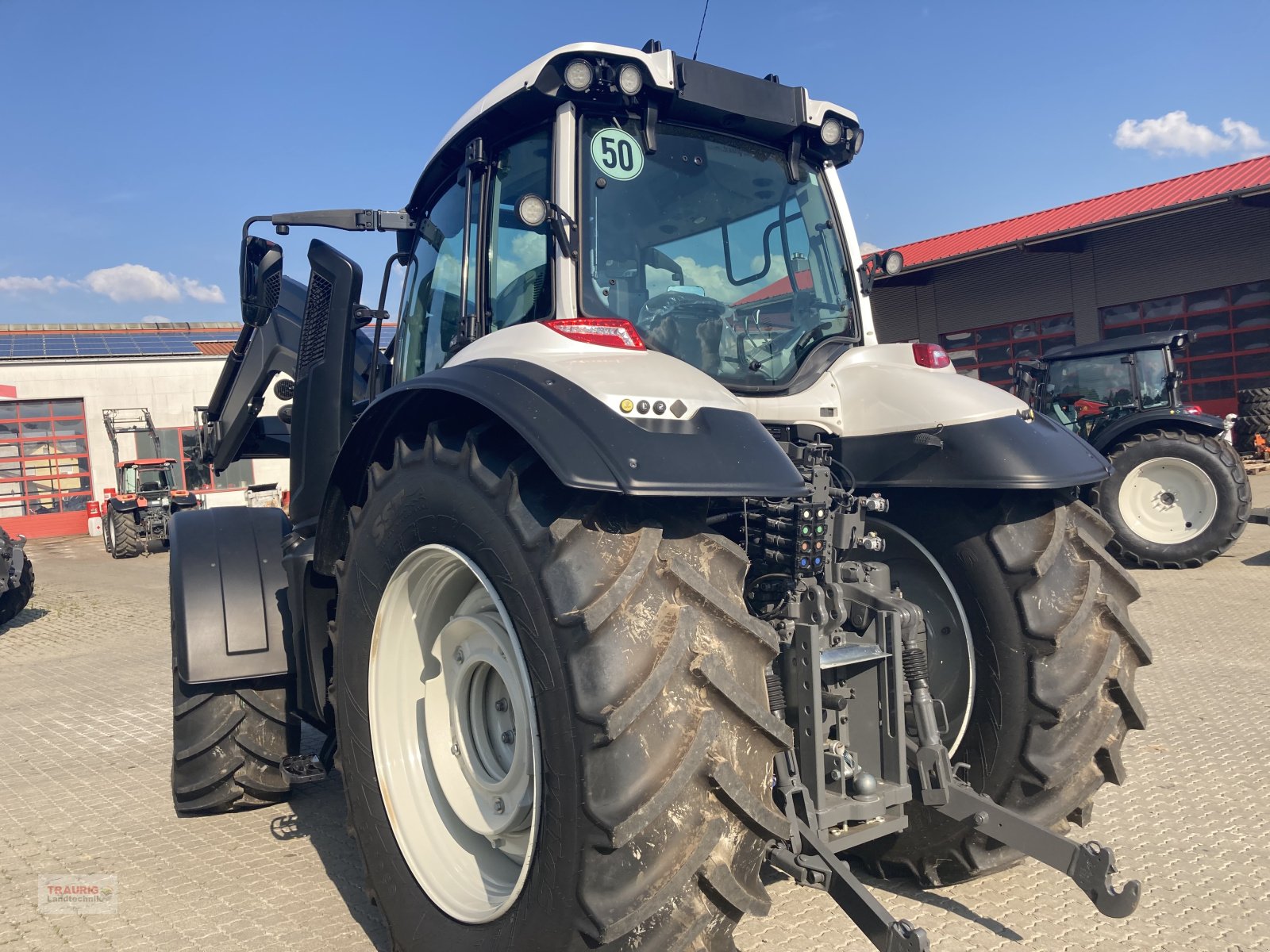 Traktor van het type Valtra T175e Active, Neumaschine in Mainburg/Wambach (Foto 21)