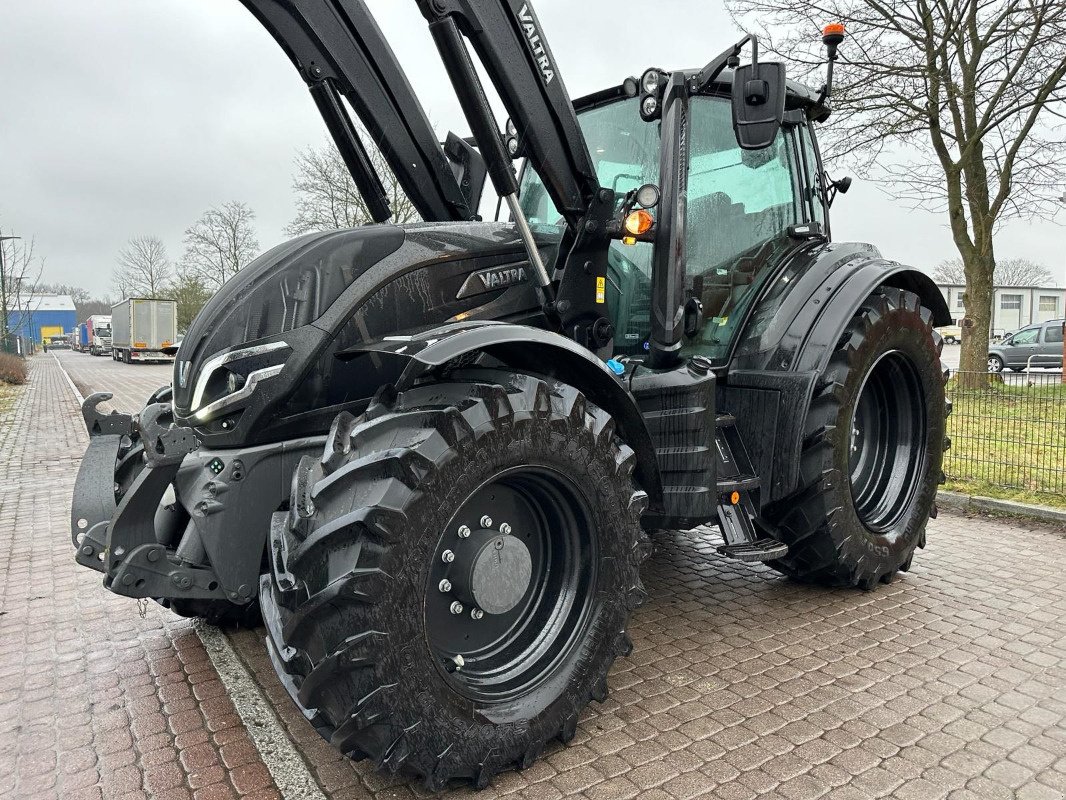 Traktor typu Valtra T175e Active, Gebrauchtmaschine w Elmenhorst-Lanken (Zdjęcie 7)