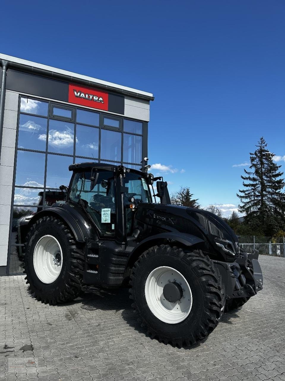 Traktor του τύπου Valtra T175ED, Neumaschine σε Fürth / Burgfarrnbach (Φωτογραφία 2)