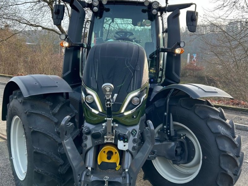 Traktor tip Valtra T175V, Vorführmaschine in Schaffhausen (Poză 1)