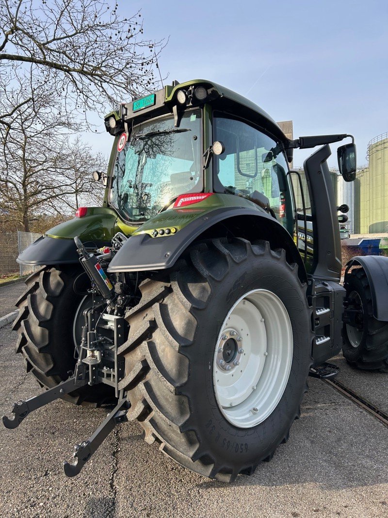 Traktor от тип Valtra T175V, Vorführmaschine в Schaffhausen (Снимка 4)