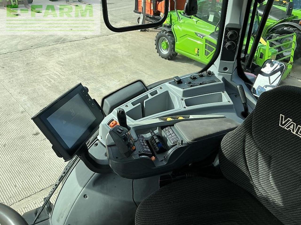 Traktor of the type Valtra t194 versu tractor (st20936) Versu, Gebrauchtmaschine in SHAFTESBURY (Picture 20)