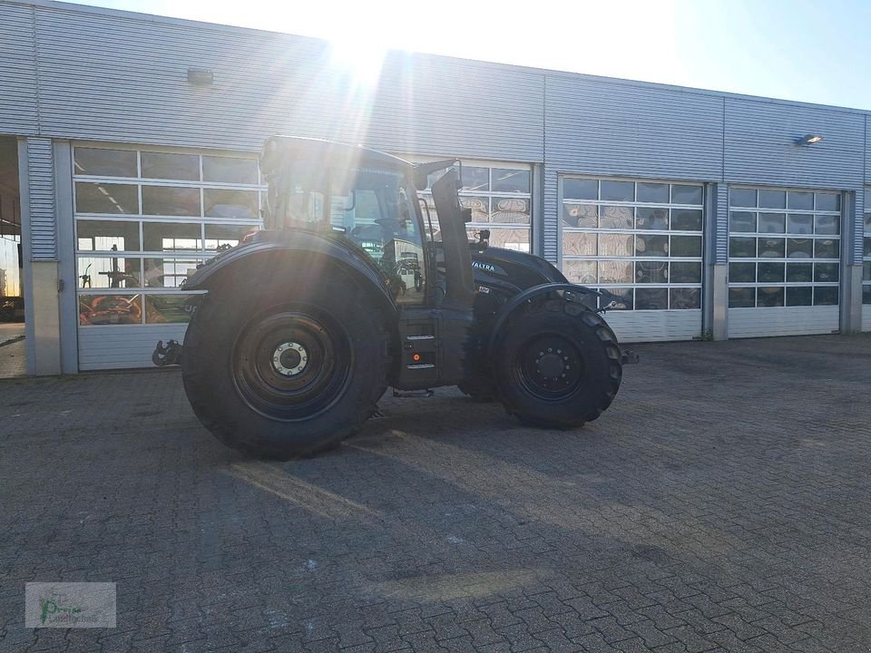 Traktor of the type Valtra T195 D, Neumaschine in Bad Kötzting (Picture 2)