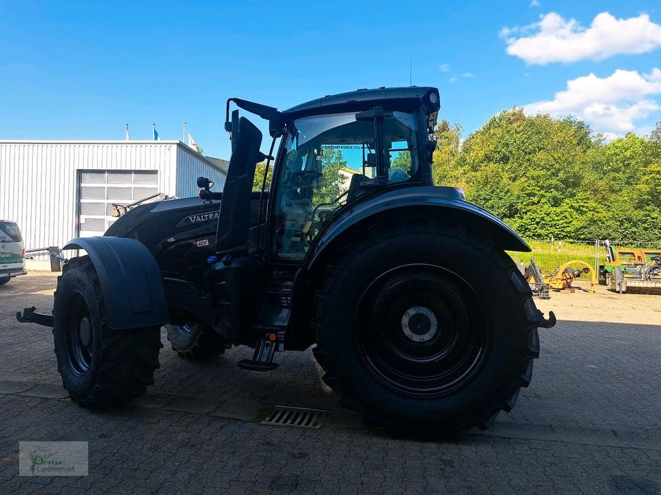 Traktor of the type Valtra T195 D, Neumaschine in Bad Kötzting (Picture 5)