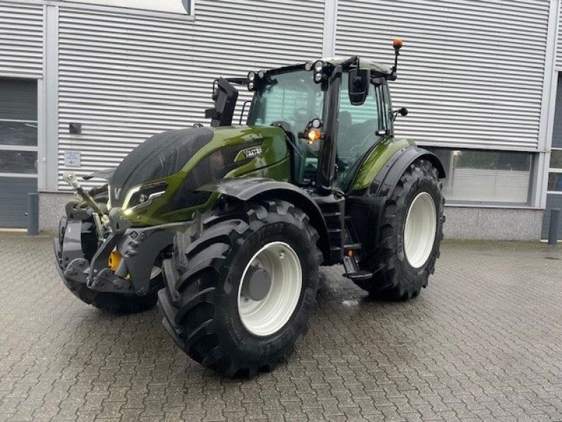 Traktor of the type Valtra T195 Direct tractor, Neumaschine in Roermond (Picture 1)