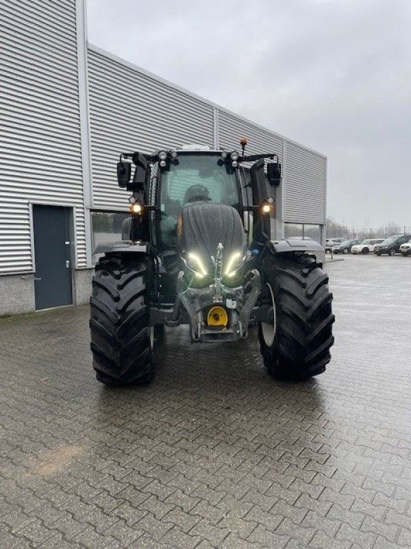 Traktor of the type Valtra T195 Direct tractor, Neumaschine in Roermond (Picture 3)