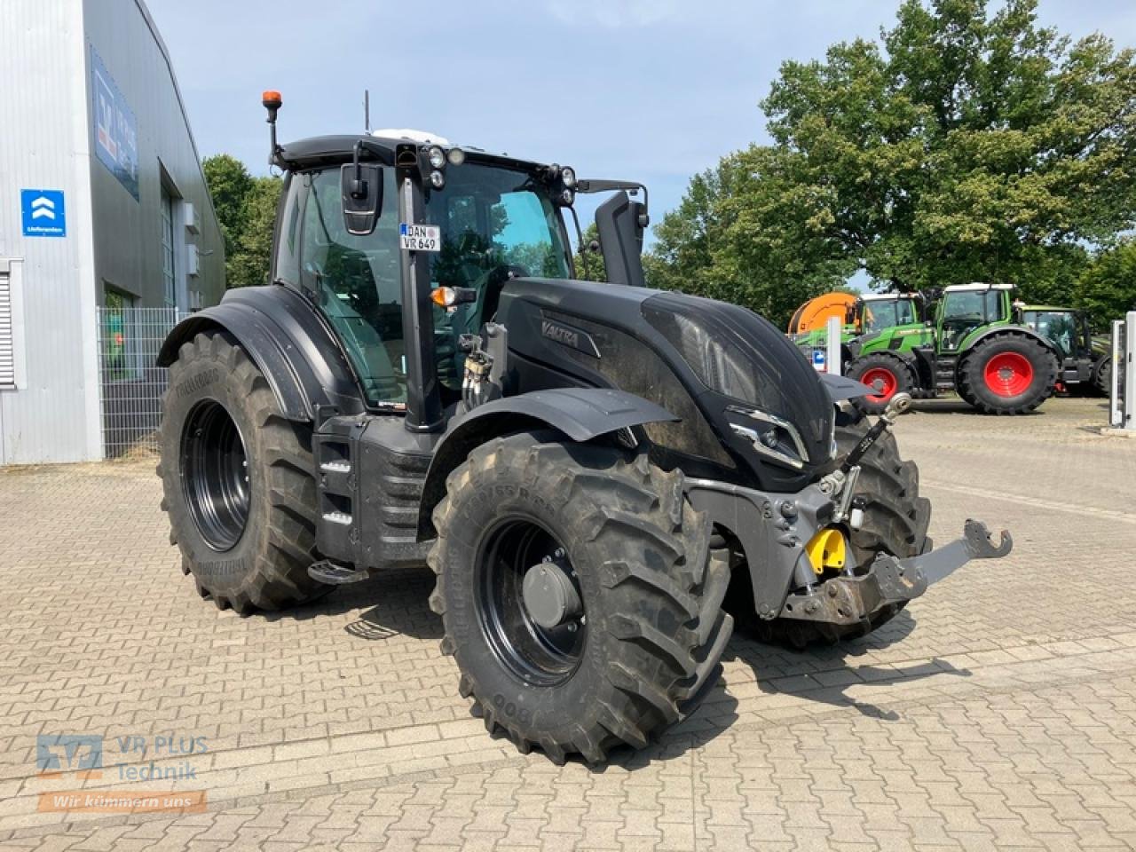 Traktor typu Valtra T195 V BLACK MATT EDITAKTION, Gebrauchtmaschine v Osterburg (Obrázok 4)