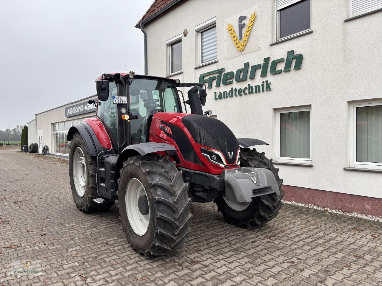 Traktor van het type Valtra T195A, Neumaschine in Bad Lausick (Foto 1)