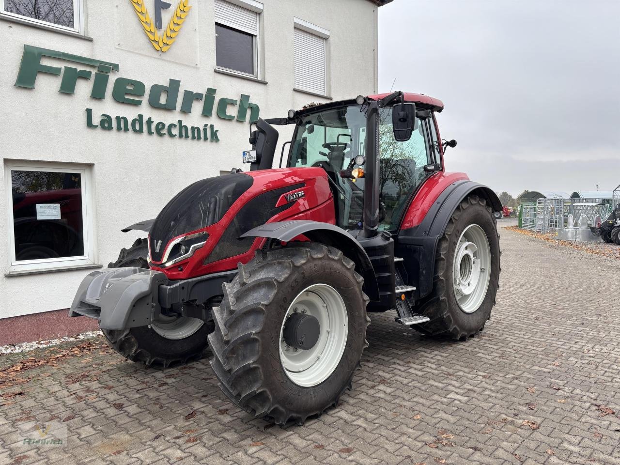 Traktor van het type Valtra T195A, Neumaschine in Bad Lausick (Foto 2)