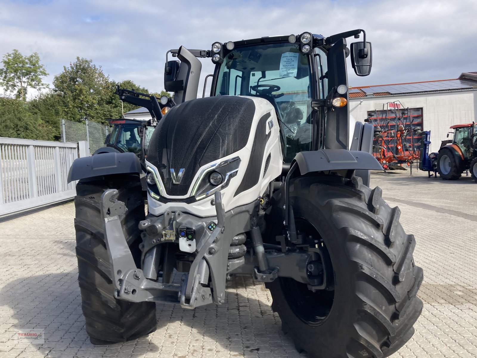 Traktor tip Valtra T195D mit Vollausstattung, Neumaschine in Mainburg/Wambach (Poză 3)