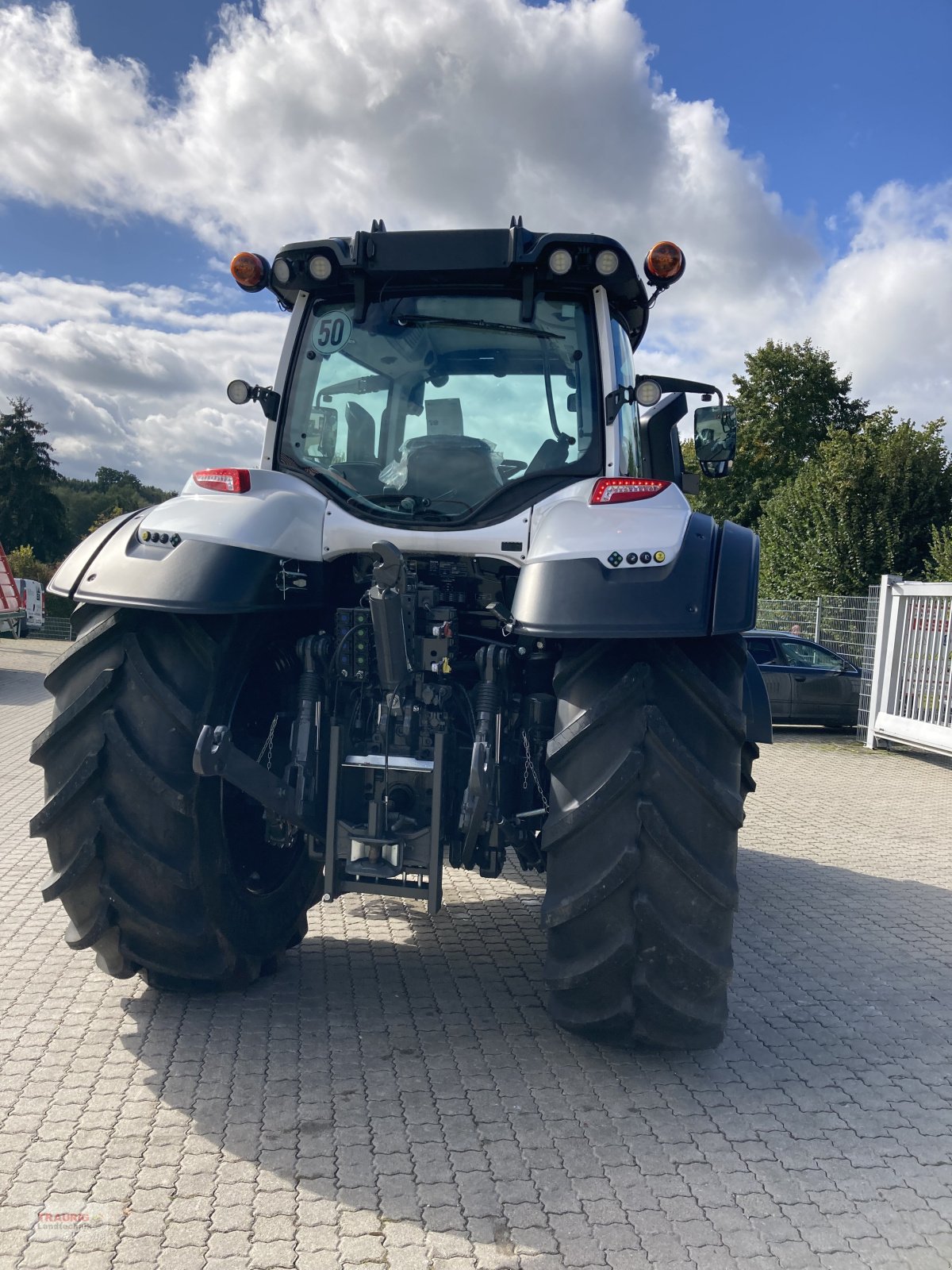 Traktor of the type Valtra T195D mit Vollausstattung, Neumaschine in Mainburg/Wambach (Picture 10)