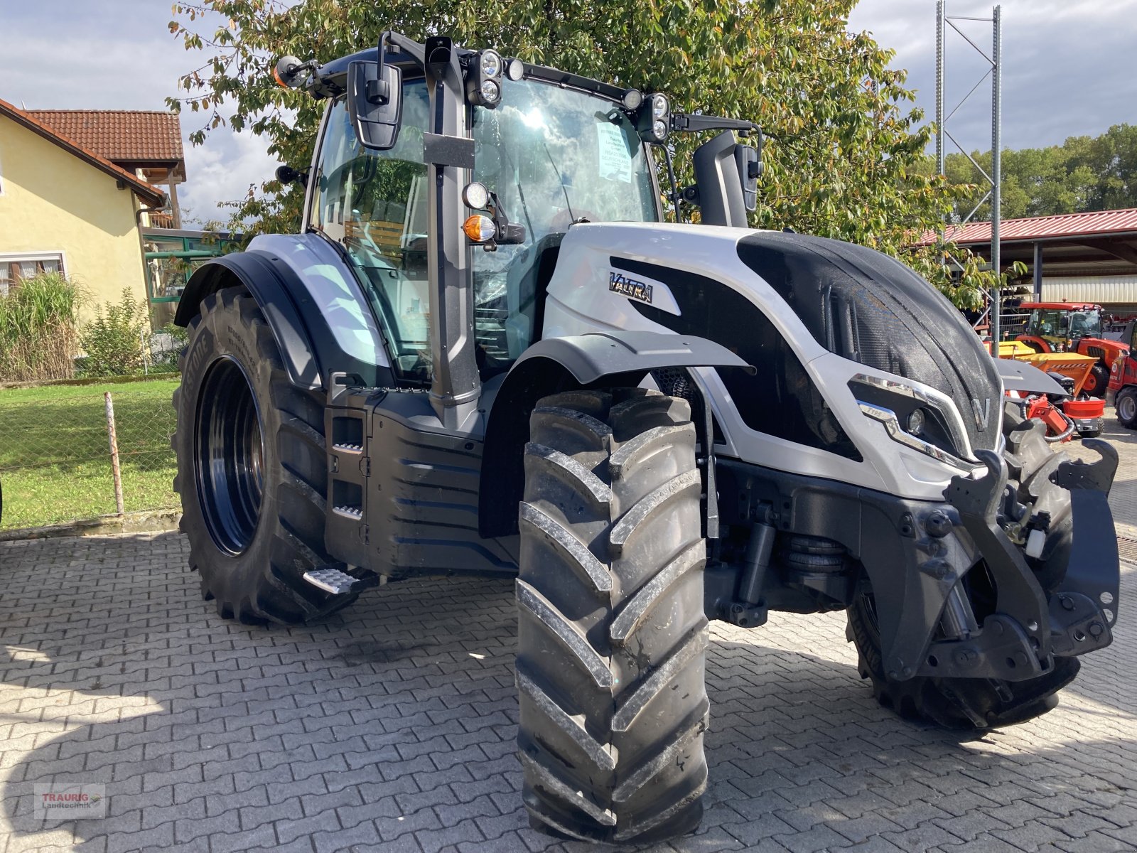 Traktor of the type Valtra T195D mit Vollausstattung, Neumaschine in Mainburg/Wambach (Picture 19)