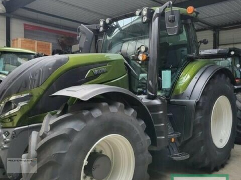 Traktor van het type Valtra T195D, Neumaschine in Wegberg (Foto 1)