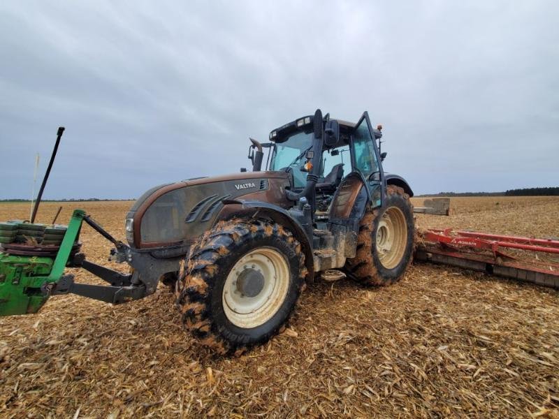 Traktor of the type Valtra T203, Gebrauchtmaschine in BRAY en Val (Picture 1)