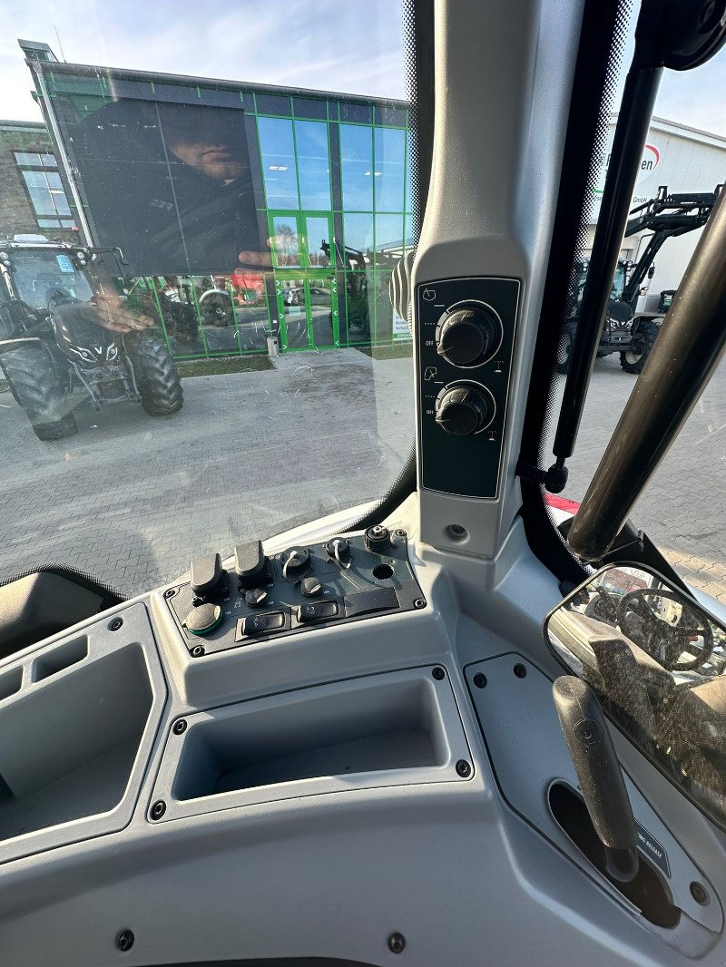 Traktor del tipo Valtra T213 V, Gebrauchtmaschine en Bad Oldesloe (Imagen 4)