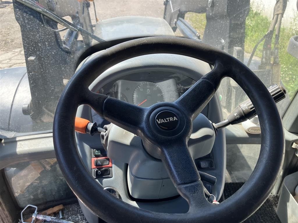 Traktor типа Valtra T213 Versu ---  Næsten ny læsser  ---, Gebrauchtmaschine в Høng (Фотография 7)