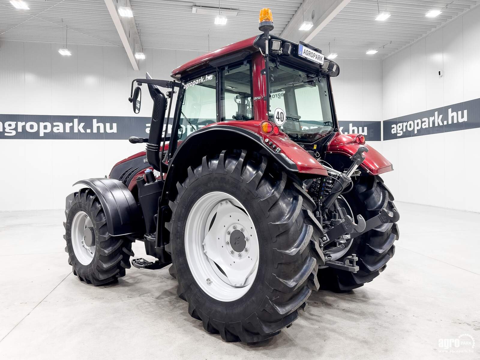 Traktor of the type Valtra T213, Gebrauchtmaschine in Csengele (Picture 4)