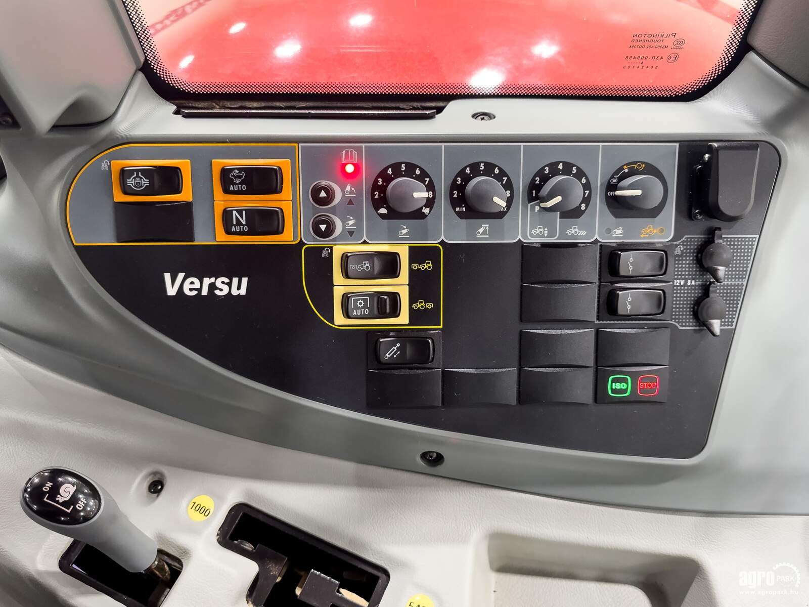 Traktor du type Valtra T213, Gebrauchtmaschine en Csengele (Photo 18)