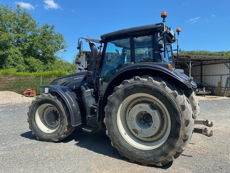 Traktor of the type Valtra T213, Gebrauchtmaschine in FRONCLES (Picture 6)