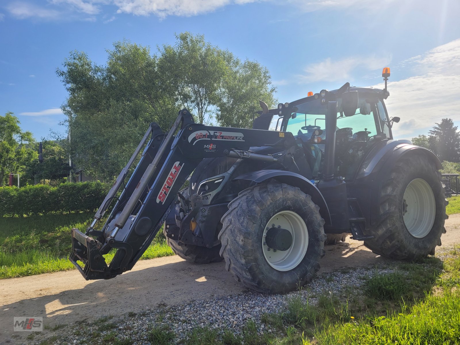 Traktor typu Valtra T214 D, Gebrauchtmaschine w Engen (Zdjęcie 1)