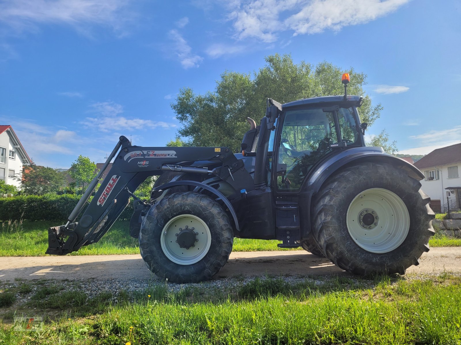 Traktor typu Valtra T214 D, Gebrauchtmaschine w Engen (Zdjęcie 2)