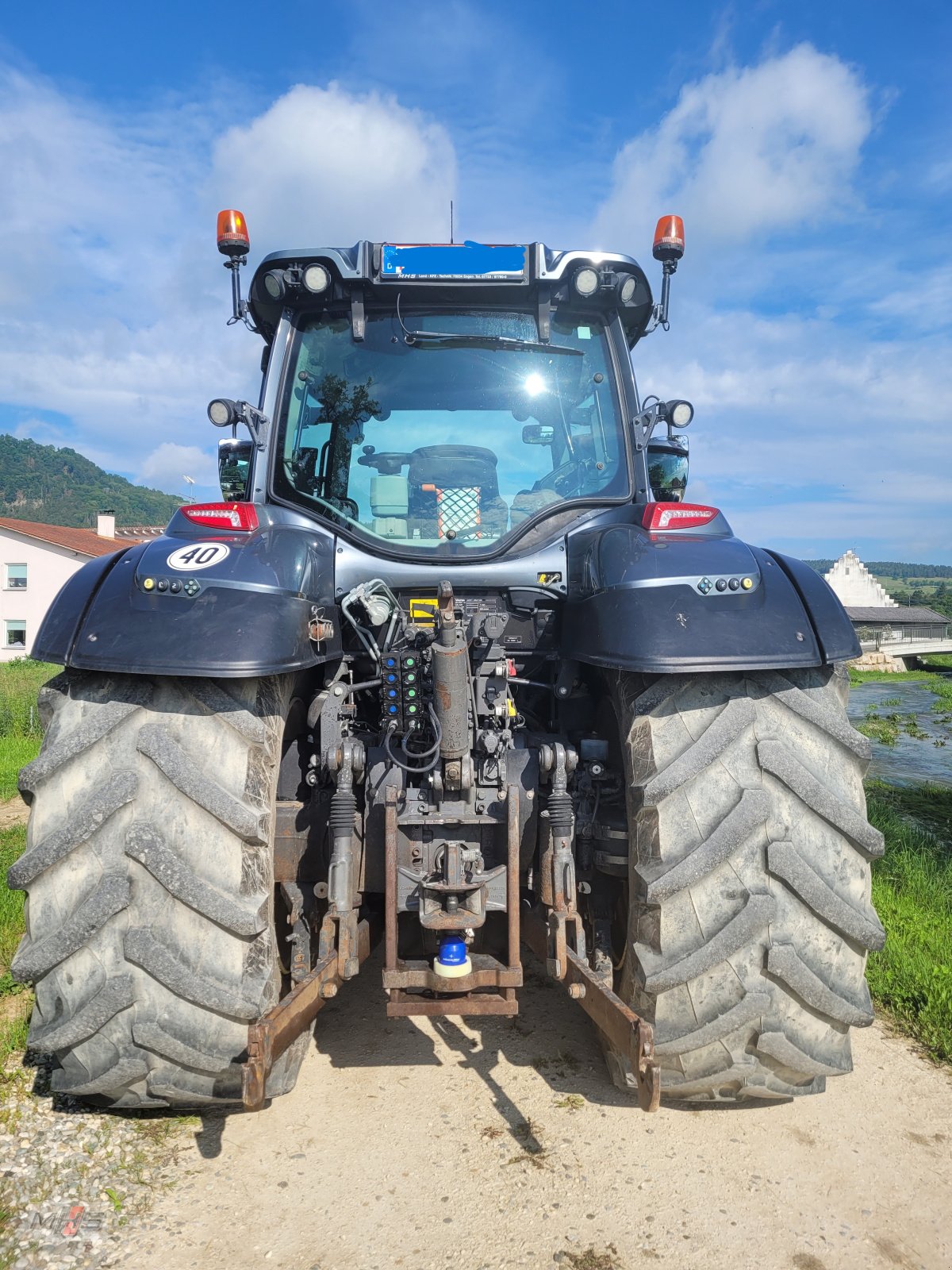 Traktor typu Valtra T214 D, Gebrauchtmaschine w Engen (Zdjęcie 3)