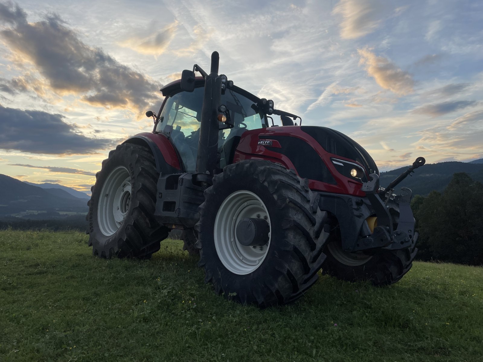 Traktor del tipo Valtra T214 D, Gebrauchtmaschine In Slovenj Gradec (Immagine 1)