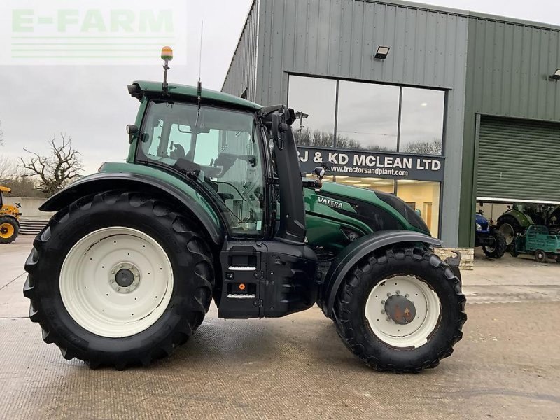 Traktor of the type Valtra t214 direct tractor Direct, Gebrauchtmaschine in SHAFTESBURY (Picture 1)