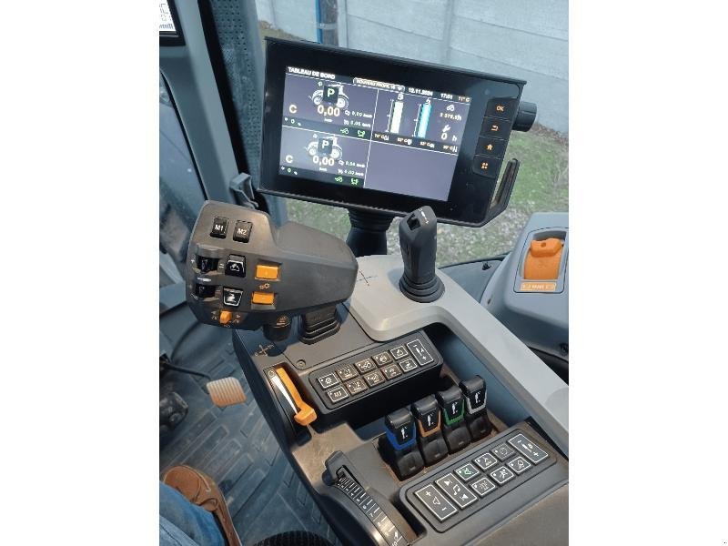 Traktor tipa Valtra T214 DIRECT, Gebrauchtmaschine u ESCAUDOEUVRES (Slika 5)