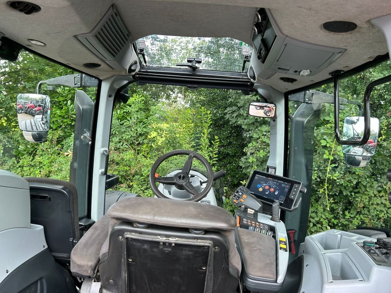 Traktor van het type Valtra T214 Direct, Gebrauchtmaschine in Achterveld (Foto 9)