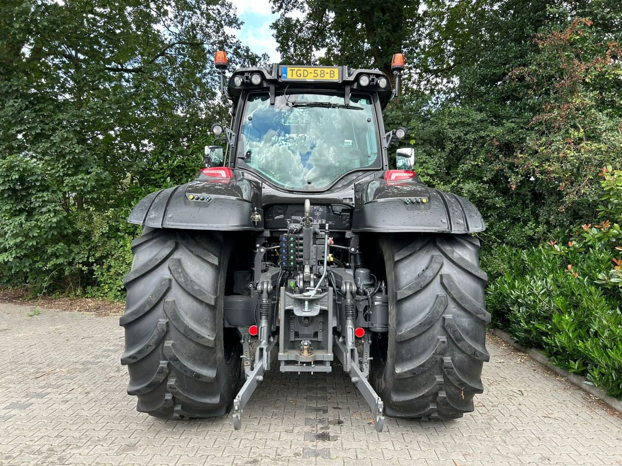 Traktor of the type Valtra T214 Direct, Gebrauchtmaschine in Achterveld (Picture 4)