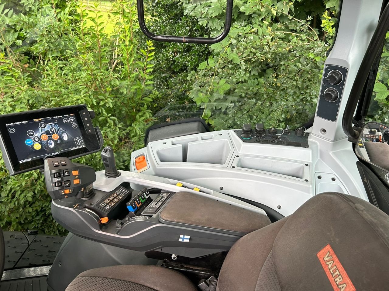 Traktor van het type Valtra T214 Direct, Gebrauchtmaschine in Achterveld (Foto 11)