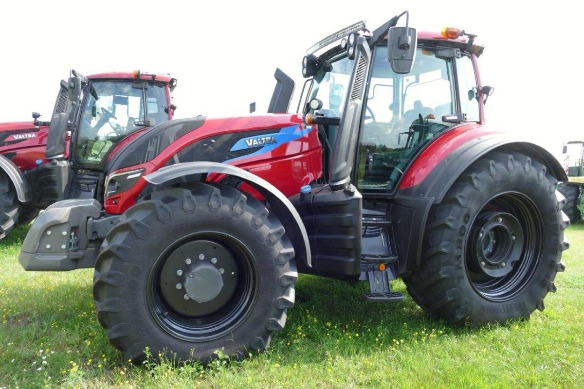 Traktor des Typs Valtra T214 Smart Touch, Gebrauchtmaschine in Gmünd (Bild 3)