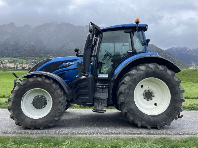 Traktor del tipo Valtra T214 Traktor, Gebrauchtmaschine In Chur (Immagine 1)