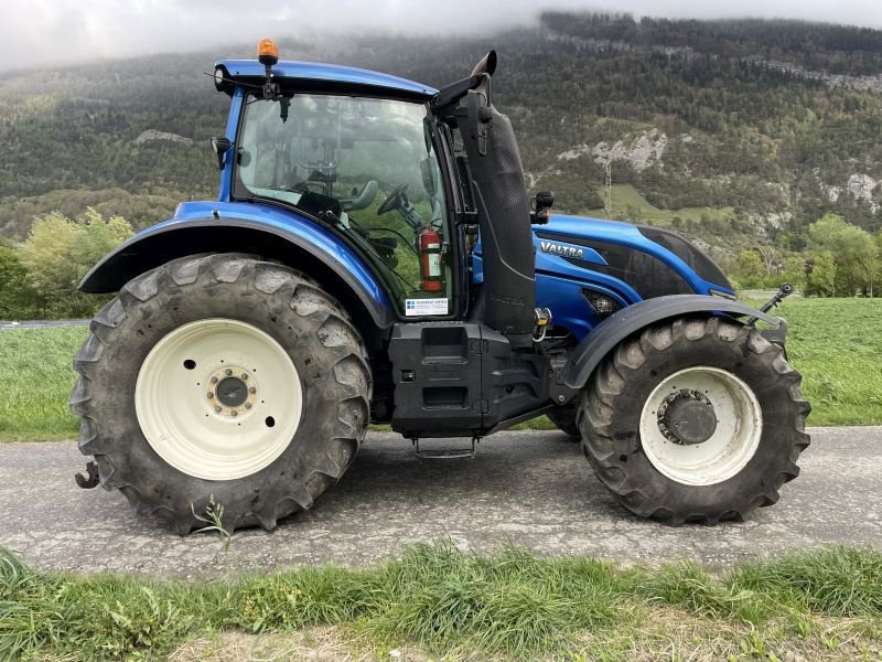 Traktor van het type Valtra T214 Traktor, Gebrauchtmaschine in Chur (Foto 2)