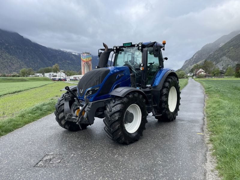 Traktor of the type Valtra T214 Traktor, Gebrauchtmaschine in Chur (Picture 8)