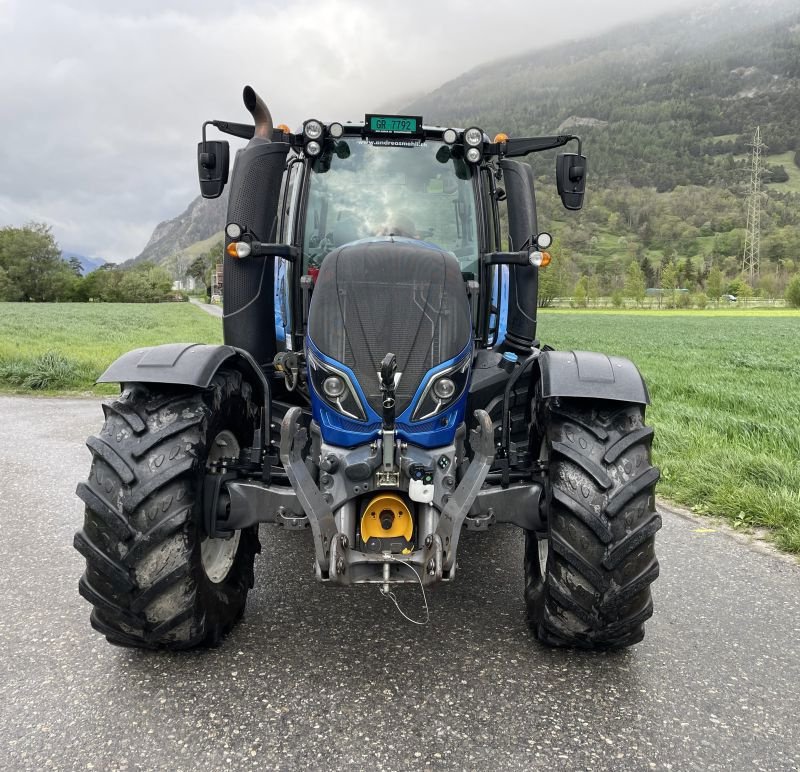 Traktor del tipo Valtra T214 Traktor, Gebrauchtmaschine en Chur (Imagen 3)