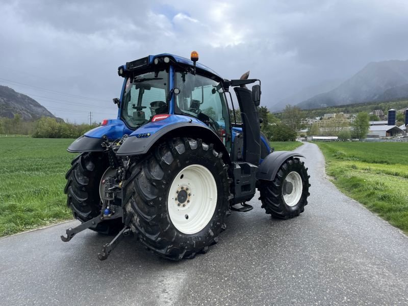 Traktor del tipo Valtra T214 Traktor, Gebrauchtmaschine In Chur (Immagine 5)