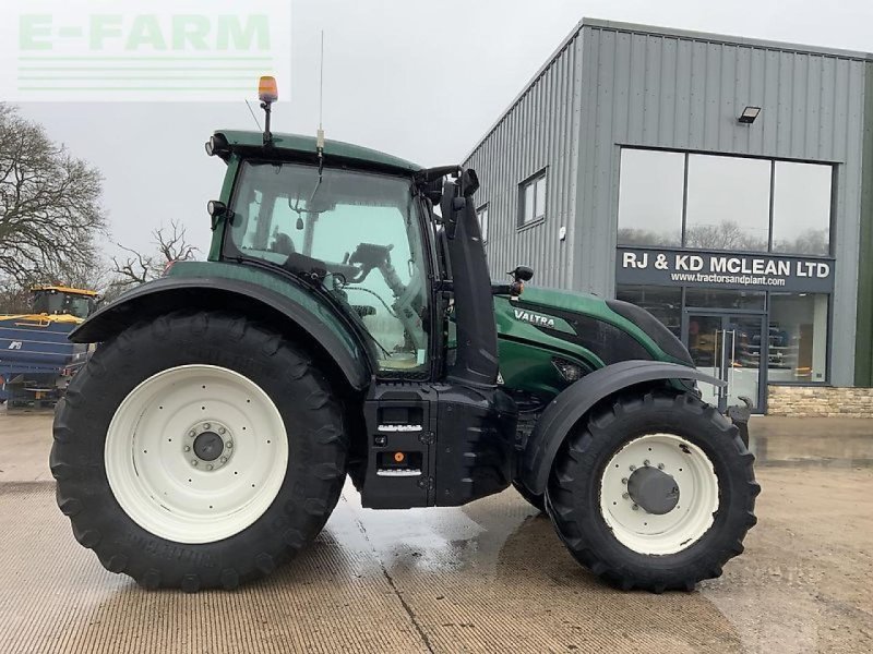 Traktor van het type Valtra t214 versu unlimited tractor Versu, Gebrauchtmaschine in SHAFTESBURY (Foto 1)