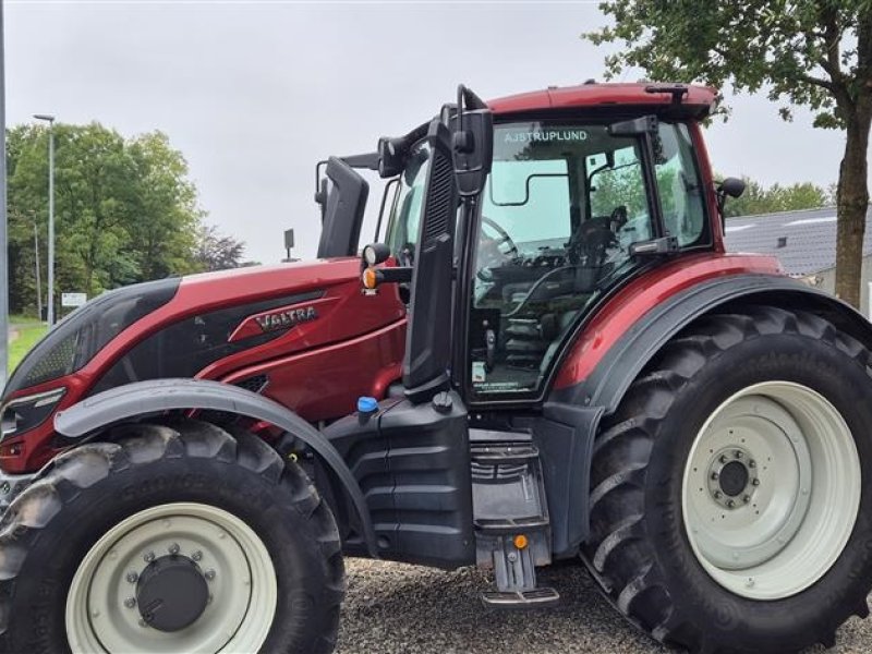 Traktor van het type Valtra T214 Versu, Gebrauchtmaschine in Ringkøbing