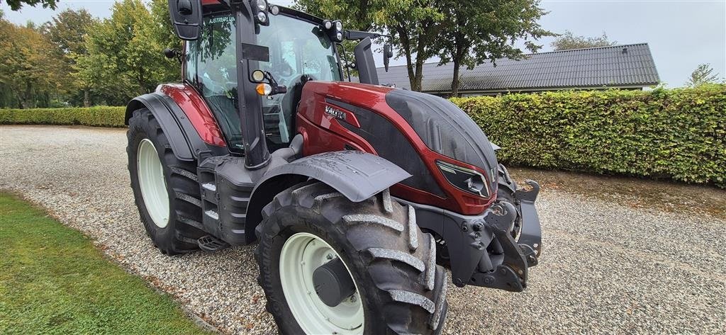 Traktor des Typs Valtra T214 Versu, Gebrauchtmaschine in Ringkøbing (Bild 3)