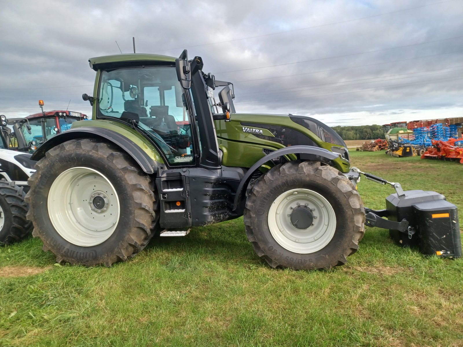 Traktor des Typs Valtra T215 D, Gebrauchtmaschine in Uffenheim (Bild 1)