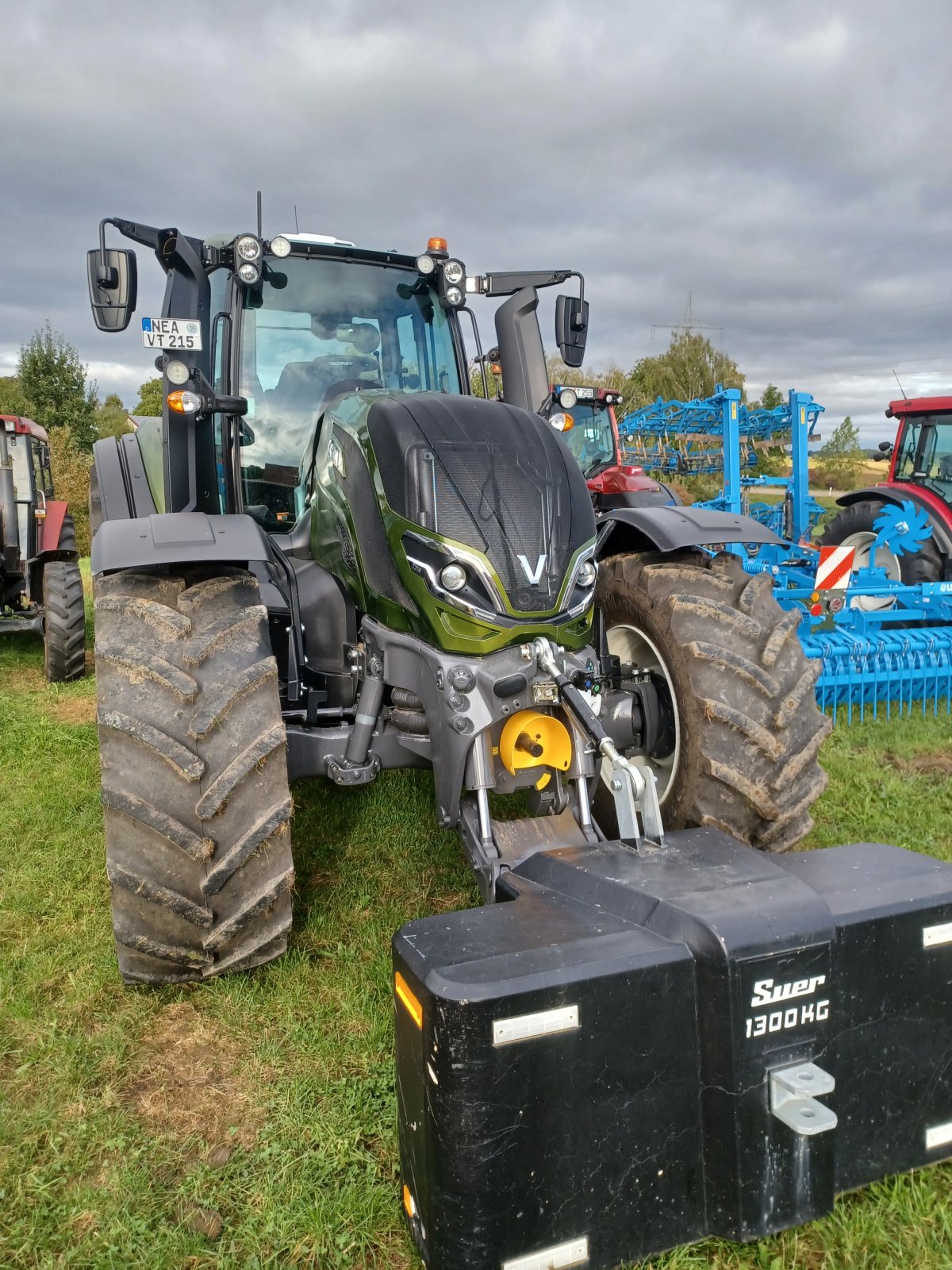 Traktor des Typs Valtra T215 D, Gebrauchtmaschine in Uffenheim (Bild 2)