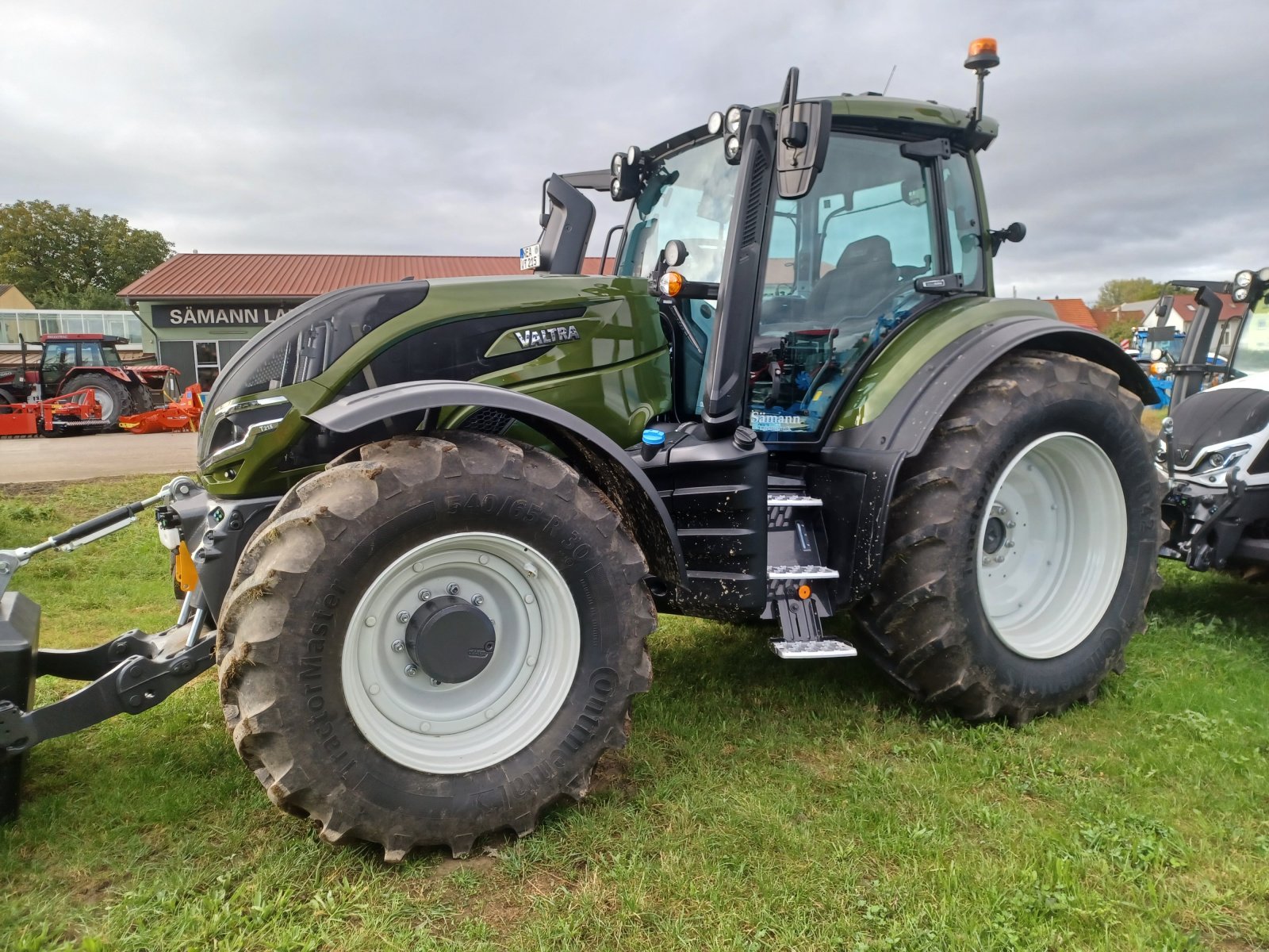 Traktor типа Valtra T215 D, Gebrauchtmaschine в Uffenheim (Фотография 3)