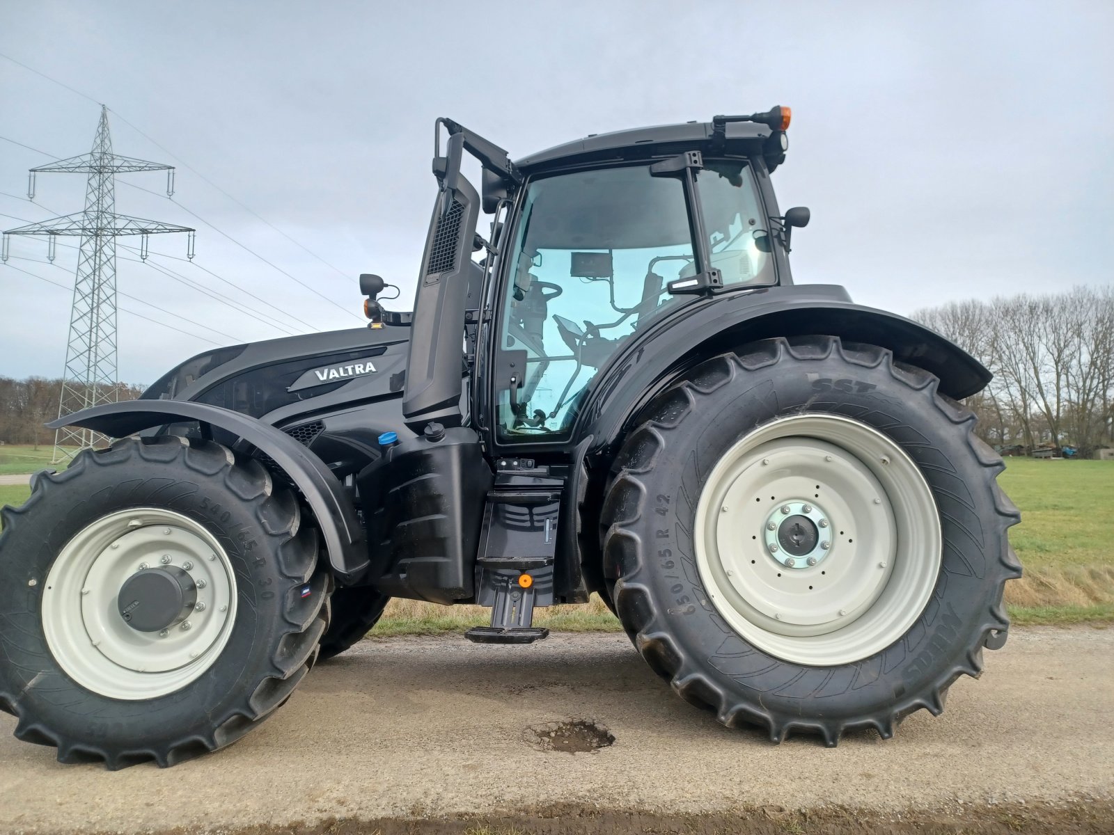 Traktor typu Valtra T215 D, Gebrauchtmaschine v Uffenheim (Obrázek 3)