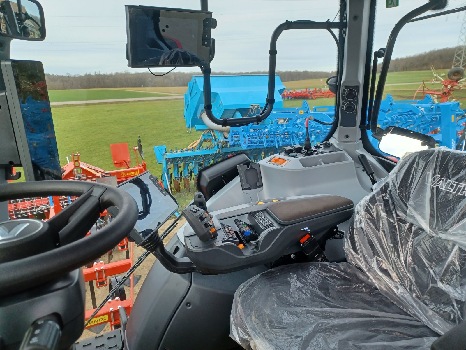 Traktor del tipo Valtra T215 D, Gebrauchtmaschine en Uffenheim (Imagen 6)