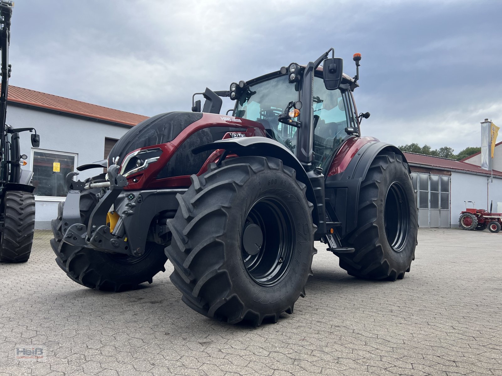 Traktor van het type Valtra T215 D, Neumaschine in Merkendorf (Foto 1)