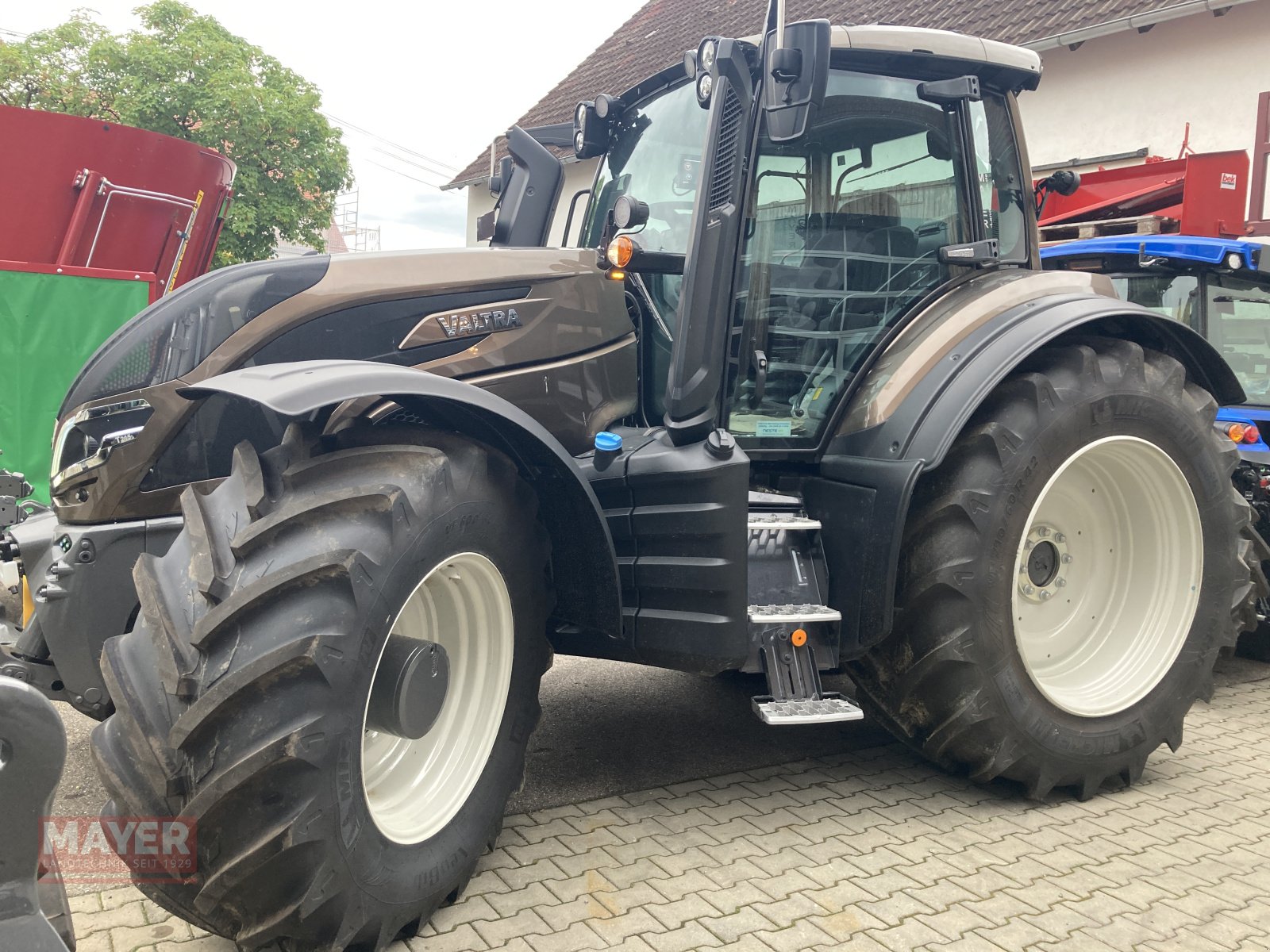 Traktor du type Valtra T215 D, Neumaschine en Unterroth (Photo 1)