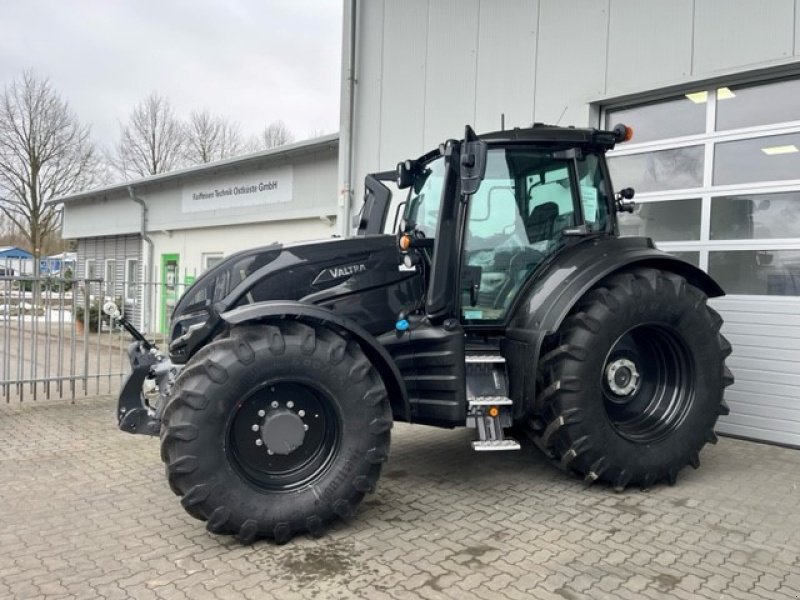 Traktor типа Valtra T215 D, Gebrauchtmaschine в Eisendorf (Фотография 1)