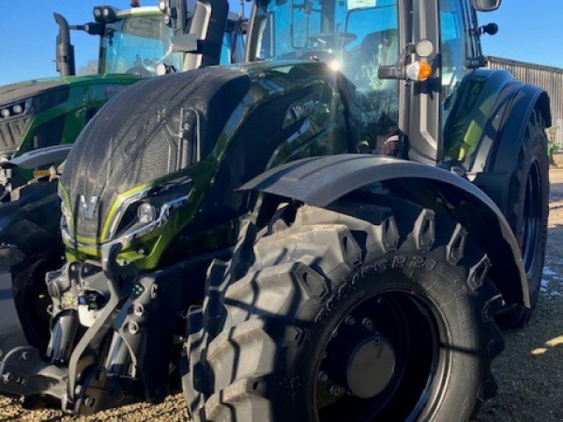 Traktor van het type Valtra T215 D, Gebrauchtmaschine in Eckernförde (Foto 1)